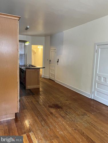 519 Fairmount Ave, Philadelphia PA  19123-2809 exterior