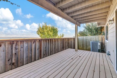 301 Rosemarie Pl, West Pittsburg CA  94565-6705 exterior