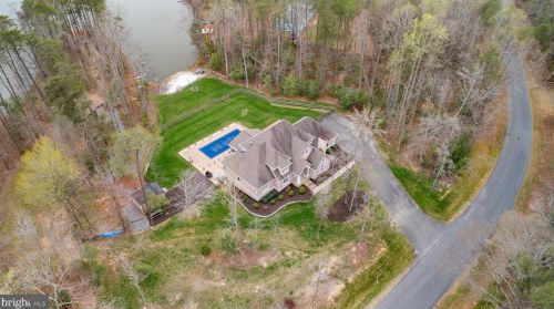 7905 Waterford Dr, Spotsylvania VA  22551-2204 exterior