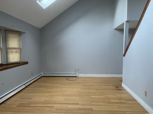 18 Hampton Ave, Manor Park, NY 11950-3804