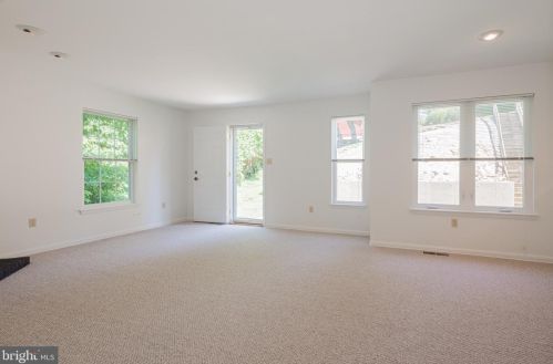 253 Pond Dr, Hockessin DE  19707-9241 exterior