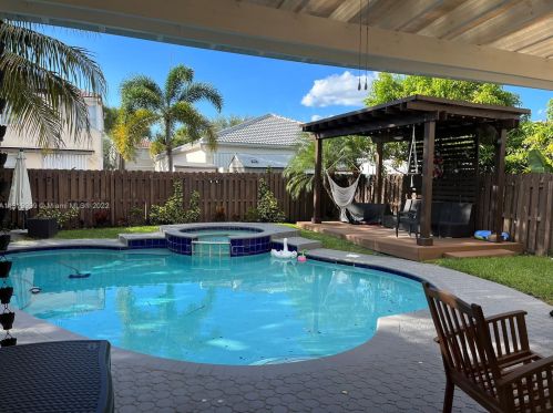 574 159th Ave, Hollywood FL  33028-1551 exterior