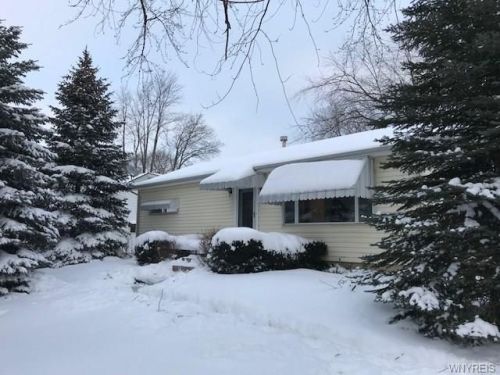 6835 Prescott Dr, Derby, NY 14047-9539