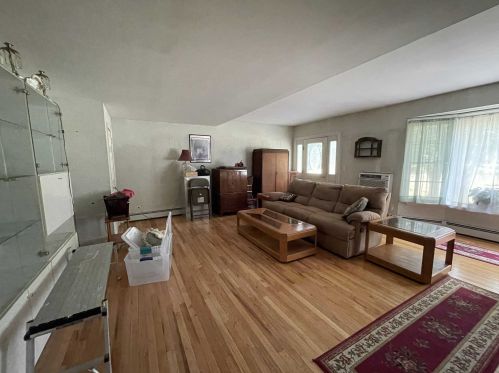 565 Quaker Ln, Hyde Park, NY 12538-3003