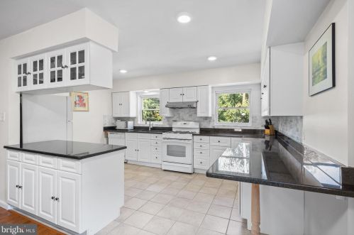 602 Gorgas Ln, Philadelphia, PA 19119-1324