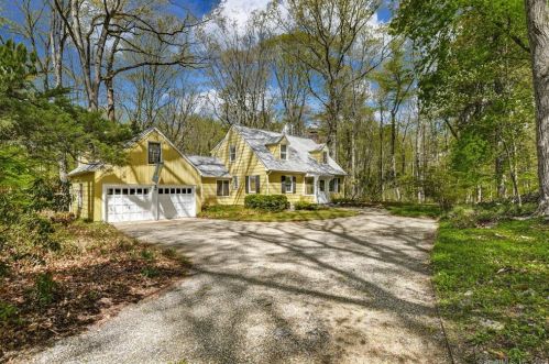 792 Smith Ridge Rd, New Canaan CT  06840-3227 exterior