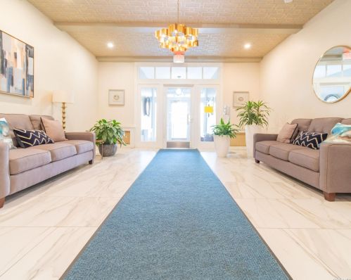 90 Schenck Ave, Great Neck NY  11021-3643 exterior