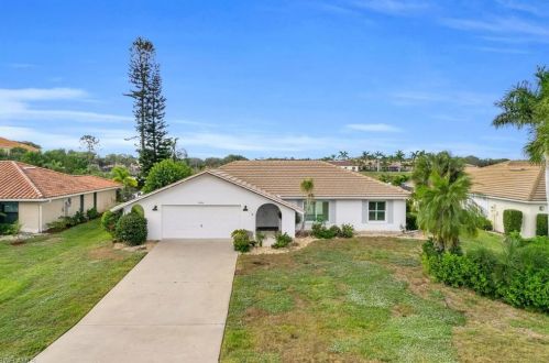 27141 Edenbridge Ct, Bonita Springs, FL 34135-4332