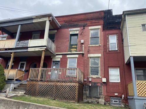 418 Middle Ave, Wall, PA 15148-1024