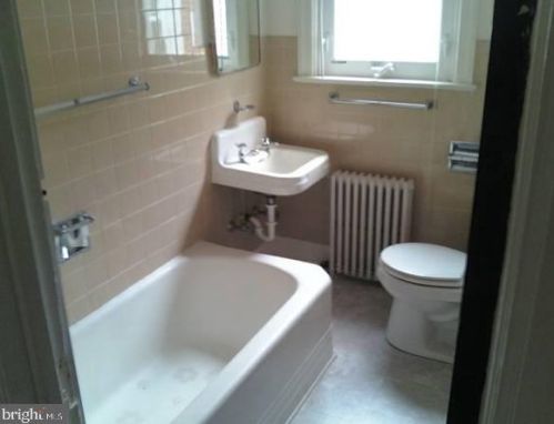 407 College Ave, Lancaster PA 17603-3319 exterior