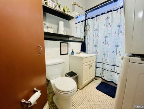 215 Montgomery St, Bloomfield NJ  07003-4926 exterior