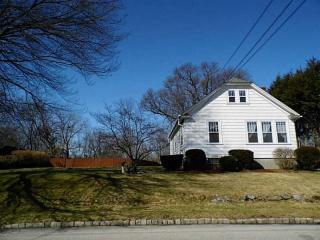 235 Knollwood Ave, Cranston RI  02910-5129 exterior