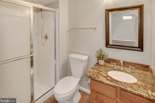 6733 Sutton Oaks Way, Gainesville VA  20155-1489 exterior