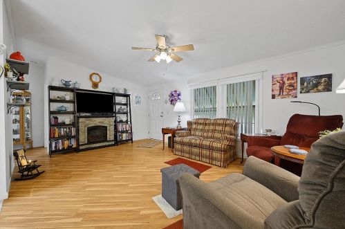 18 Roundtop Dr, Finleyville, PA 15332-9418
