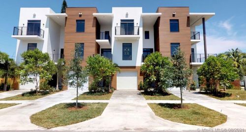 1507 17th Ave, Hollywood FL  33020-2844 exterior