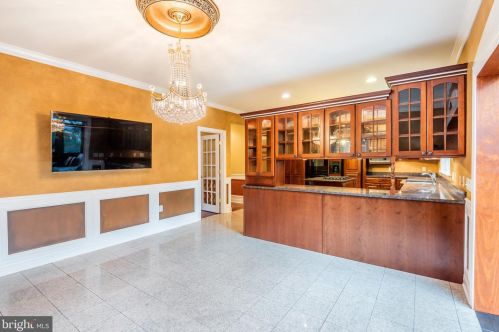 17 Westwind Dr, Lemoyne PA  17043-1233 exterior