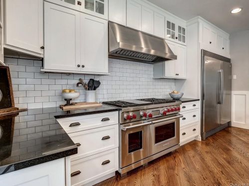 27 Stonehenge Rd, Warwick NY  10990-2354 exterior