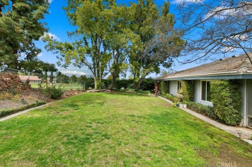 5576 Inner Circle Dr, Riverside CA  92506-3617 exterior