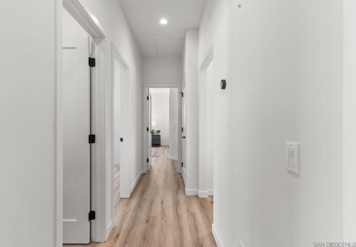 1855 Frankfort St, San Diego CA  92110-3514 exterior