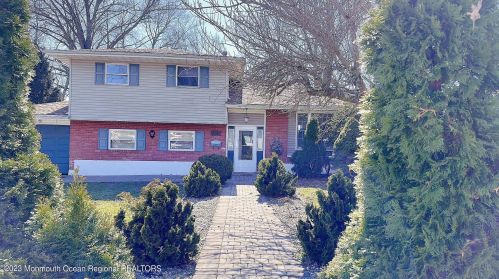 24 Willow Brook Rd, East Freehold, NJ 07728-2870