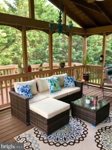 500 Rosemary Ln, Purcellville VA  20132-3274 exterior