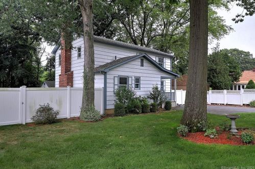 22 Harvest Ln, Milford CT  06461-1705 exterior