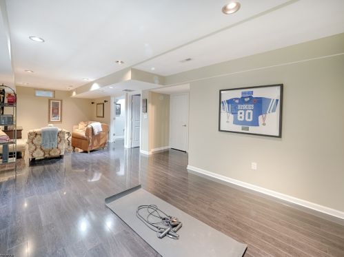 84 Ln Costa Dr, Annandale NJ  08801-1665 exterior