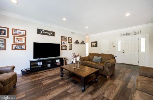 2975 Burton Dr, Gilbertsville PA  19525-9694 exterior