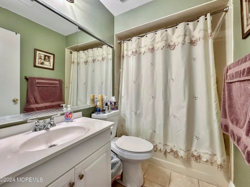 95 Tulip Ln, East Freehold NJ  07728-4088 exterior
