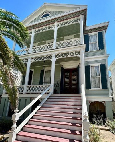 2113 Ball St, Galveston, TX 77550-2306