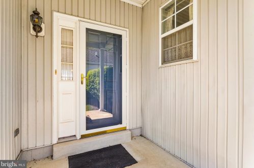 1802 Red Fox Ln, Glen Mills, PA 19342-2238