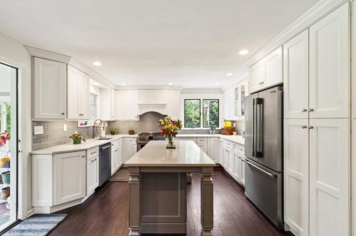 6 Orchard Dr, Flemington NJ  08822-1527 exterior