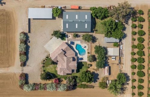 15414 Cuda Dr, Bakersfield CA  93307-9279 exterior