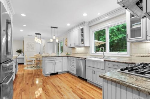 152 Wildwood Rd, Stamford, CT 06903-2108