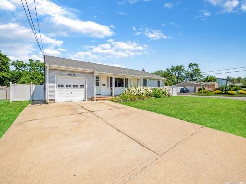 81 Wavecrest Ave, West Islip, NY 11795-3223