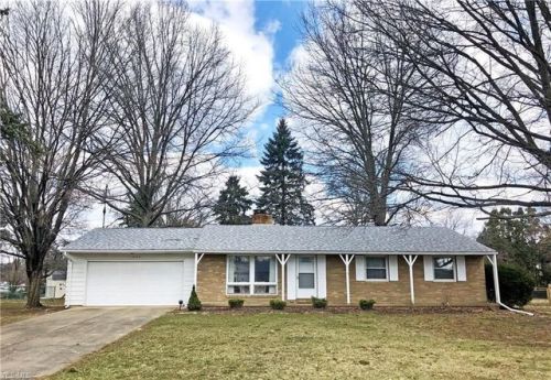 3129 Bambi St, Canton, OH 44709-2002