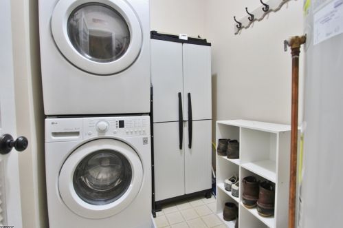 1025 Flakne Ct, South Plainfield NJ  07080-2350 exterior