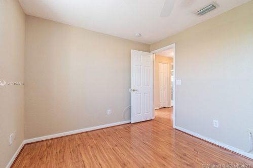 913 168 Ave, Hollywood FL 33028-2021 exterior