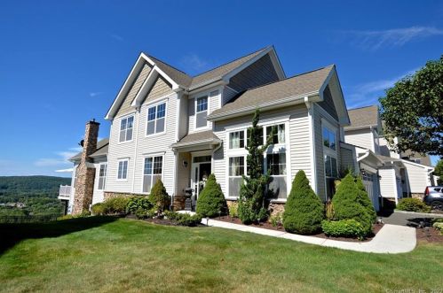 35 Briar Ridge Dr, Bethel, CT 06801-1882