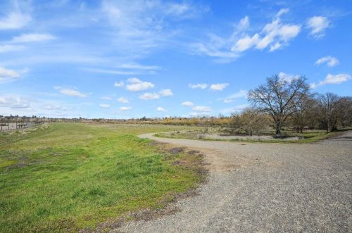 2353 Ln Loma Dr, Rancho Cordova CA 95670-3166 exterior