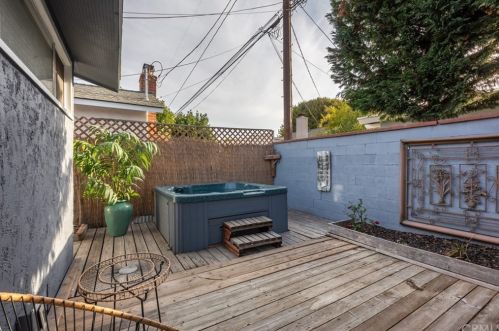 2845 Iroquois Ave, Long Beach CA  90815-1509 exterior