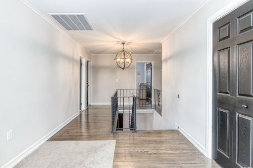 17 Harbor Oaks Dr, San Remo NY  11754-1012 exterior