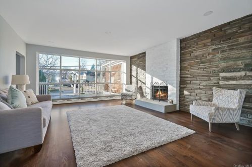 165 Jefferson Ave, Thornwood, NY 10594-1226