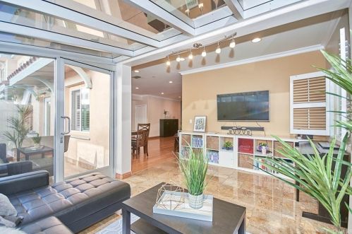 536 Maryland Ave, Glendale, CA 91206-2238