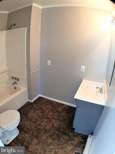 20 Loudoun St, Lovettsville VA  20180-8510 exterior