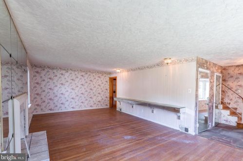 644 Green Briar Rd, Melrose Park, PA 19027-1566