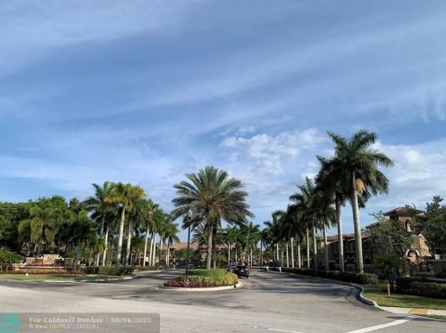 2936 Hidden Hills Rd, West Palm Beach, FL 33411-4826