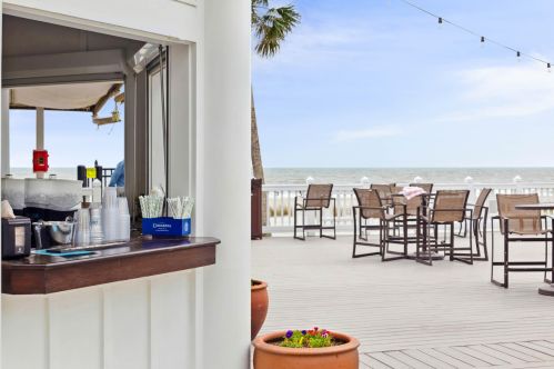 8000 Palmetto Dr, Isle Of Palms SC  29451-2879 exterior