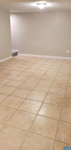 14 Riverwood Ct, Bybee VA  22963-3354 exterior