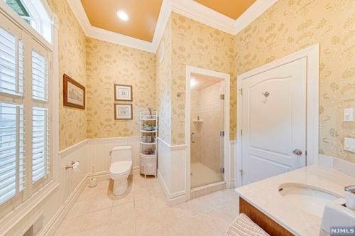 878 Seneca Rd, Franklin Lakes NJ  07417-2825 exterior